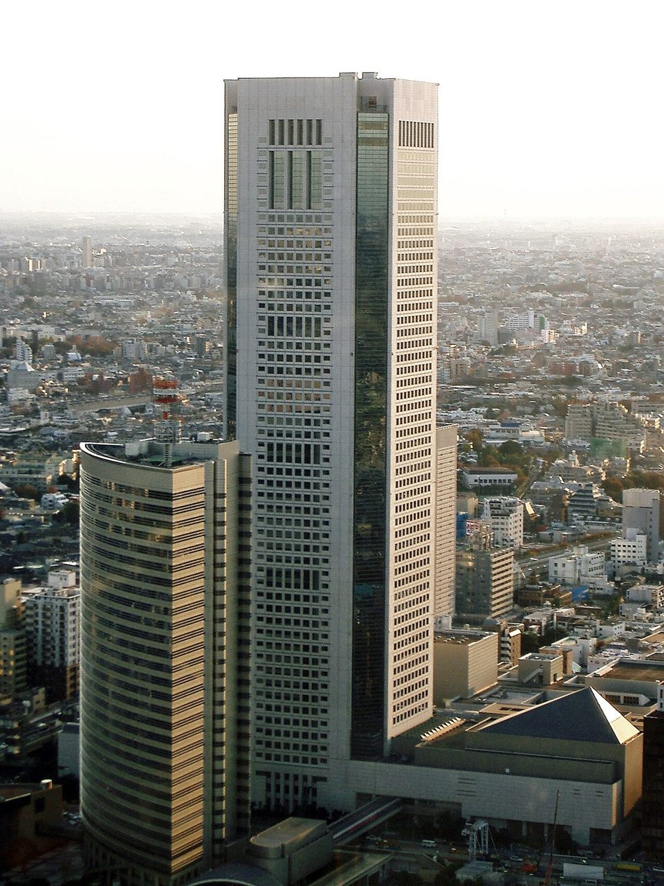 東京オペラシティのビル